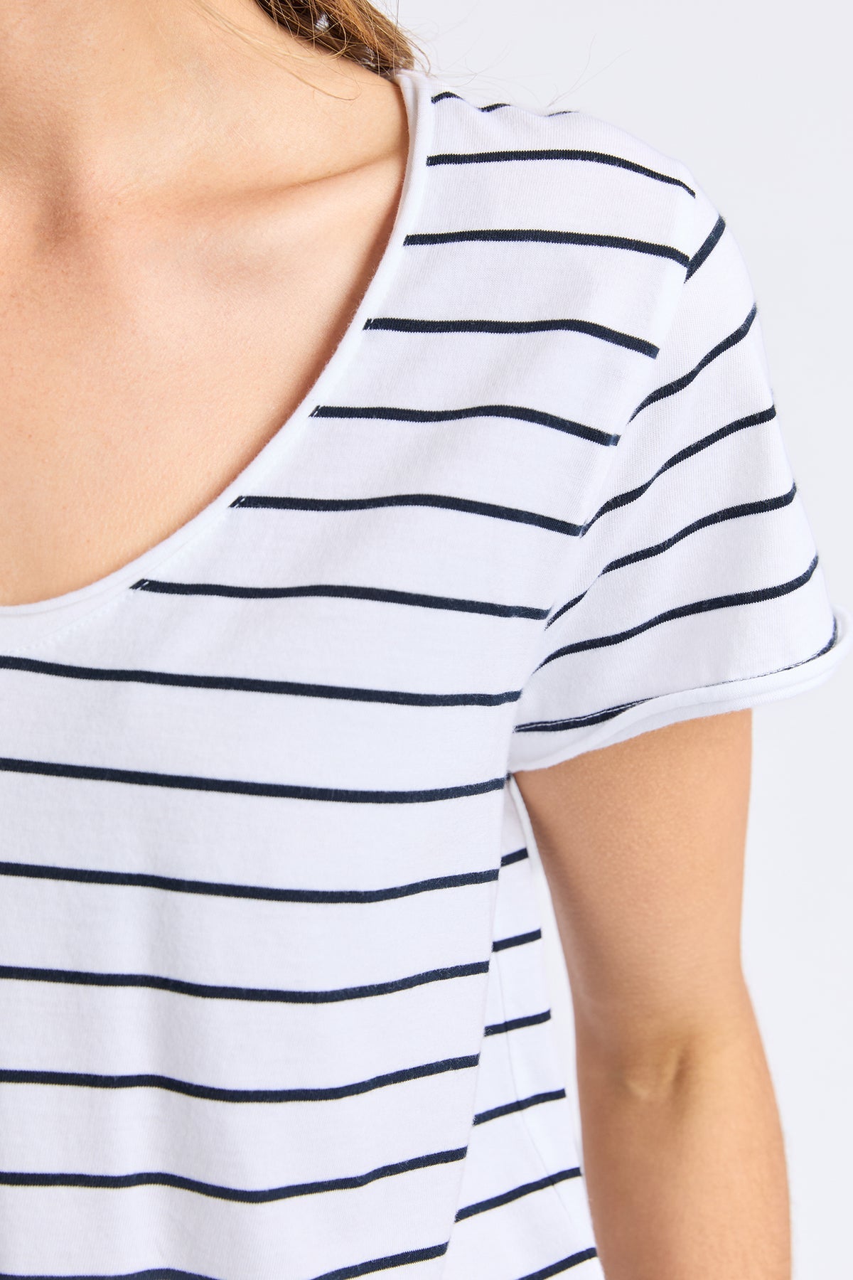 Elm Pima Vee Tee - white/navy stripe