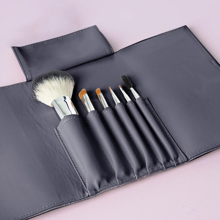 Tonic Make-up Brush roll